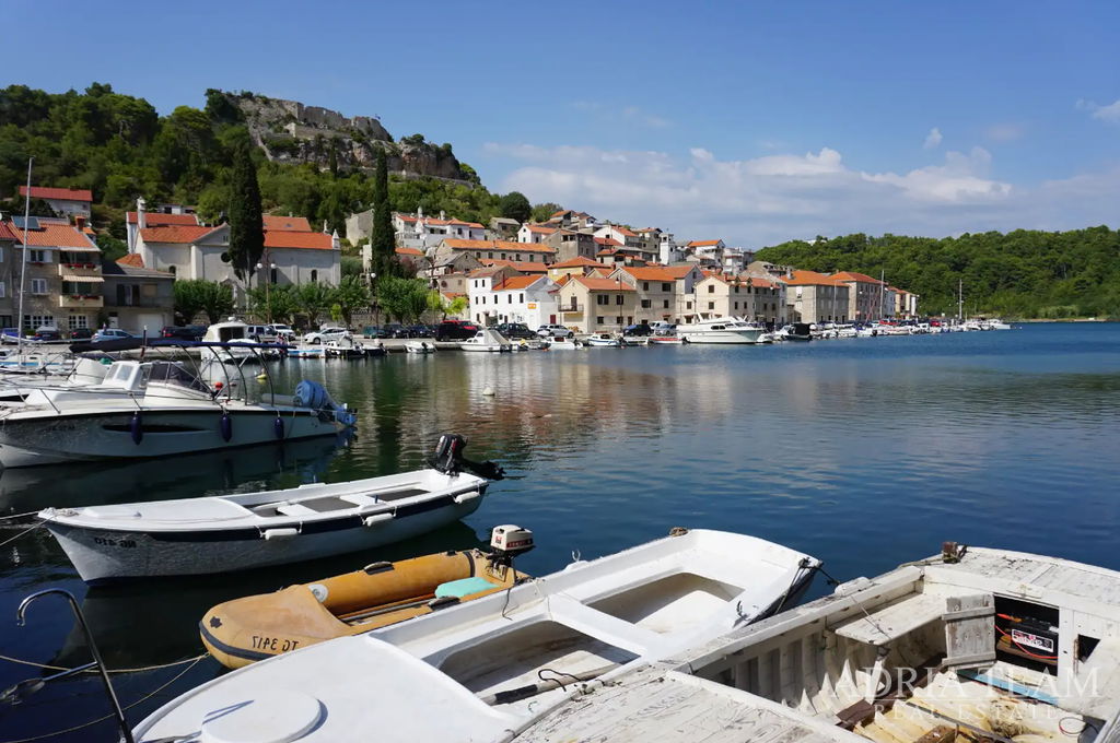 STAVEBNÍ POZEMEK 485m2 S PROJEKTEM VILLY - NOVIGRAD, ZADAR