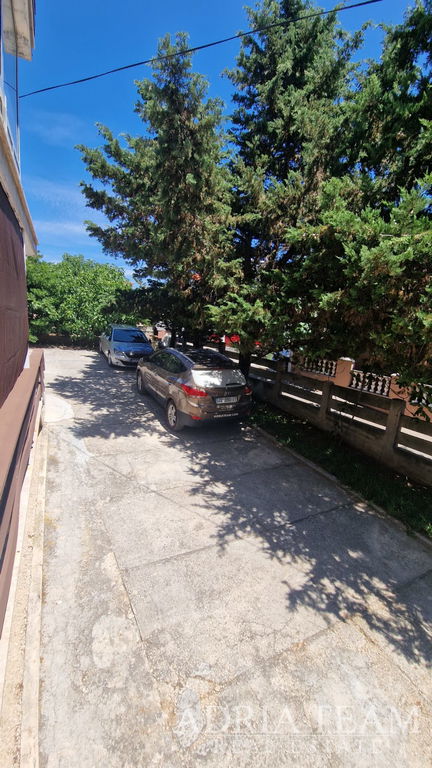 APARTMÁN – 2. PATRO – 68,86 m² – BLÍZKO PLÁŽE RADOVANJICA -VIR