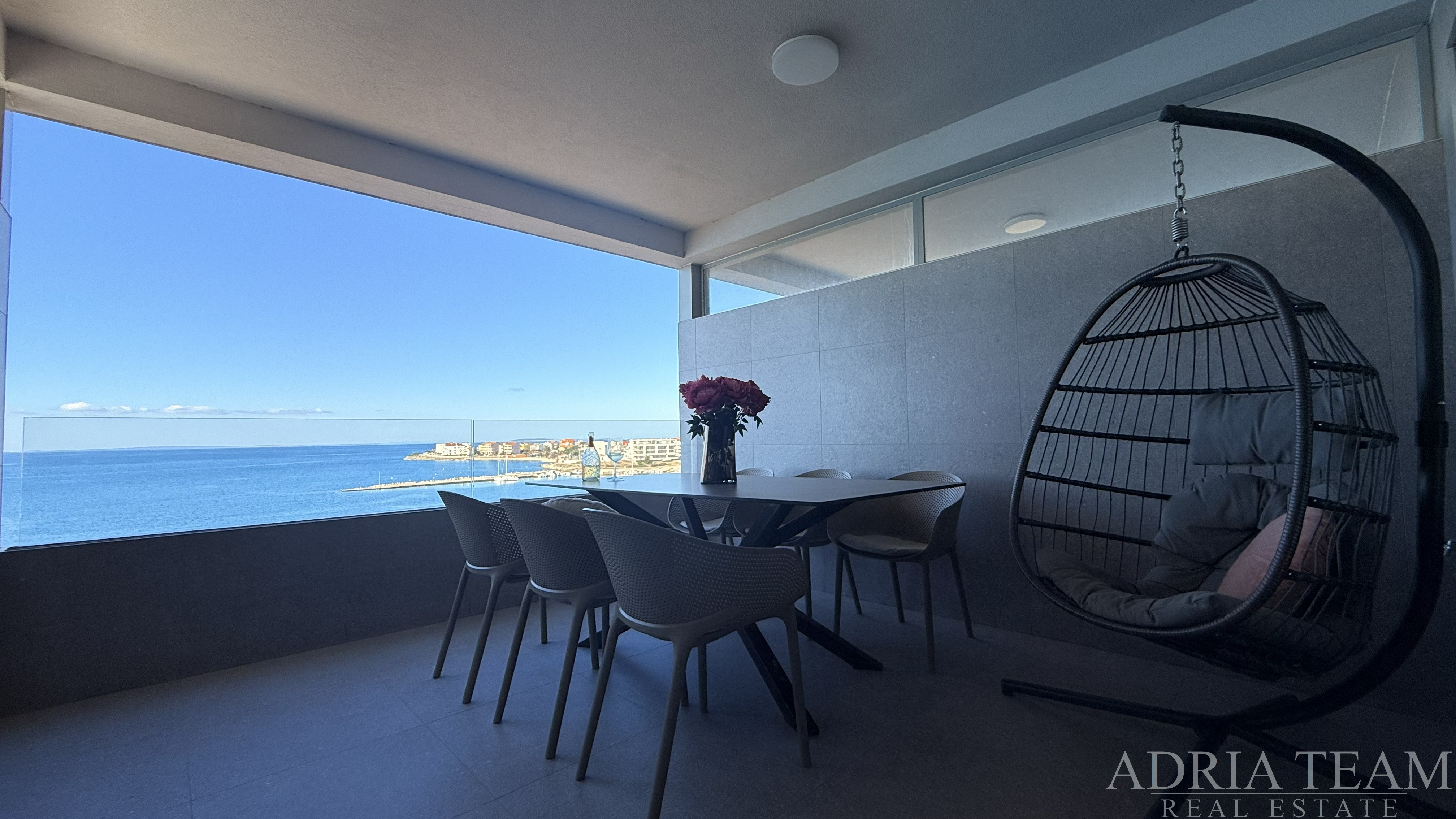 3-POKOJOVÝ APARTMÁN, PRVNÍ ŘADA U MOŘE – POVLJANA, PAG