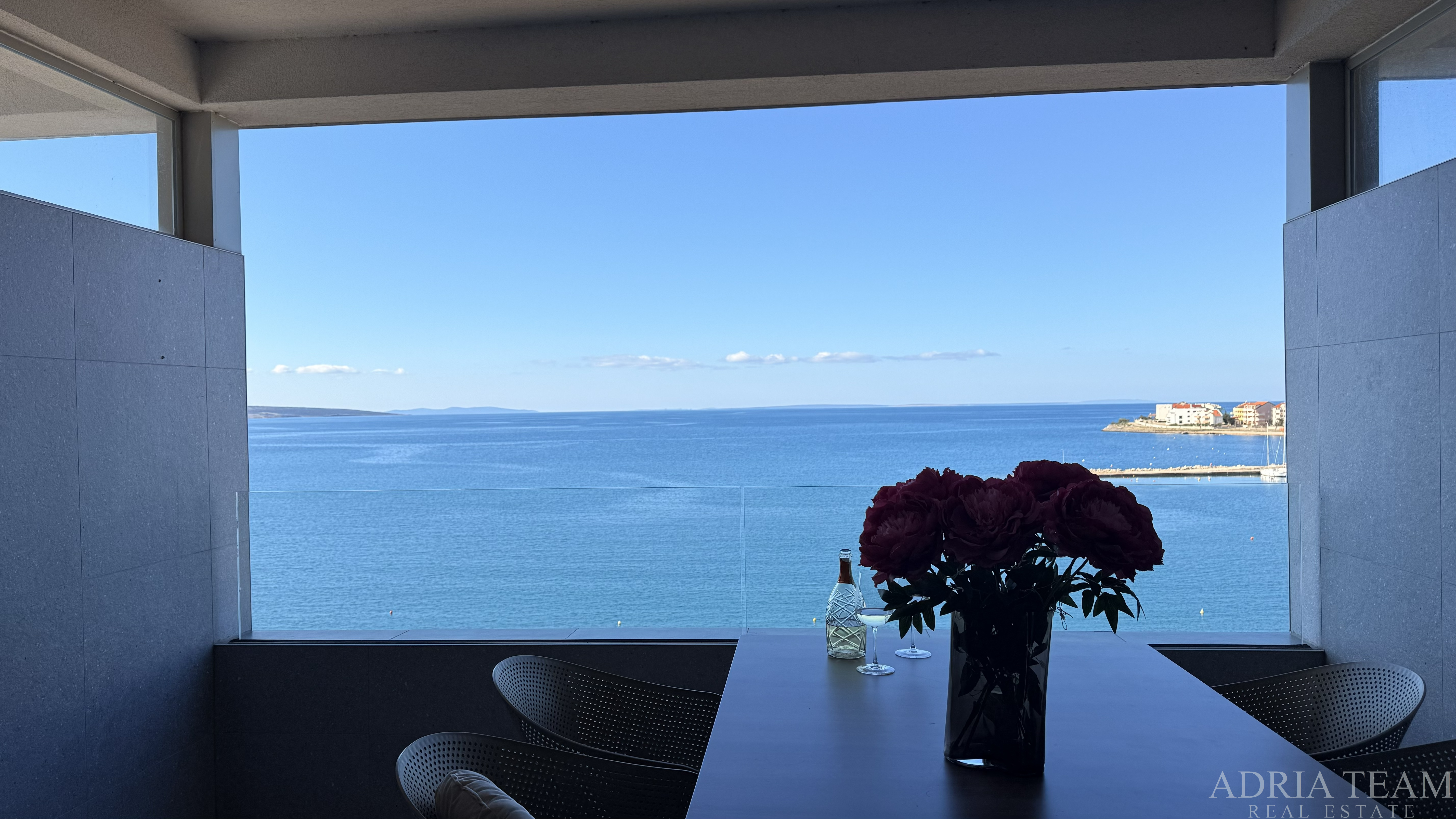 3-POKOJOVÝ APARTMÁN, PRVNÍ ŘADA U MOŘE – POVLJANA, PAG