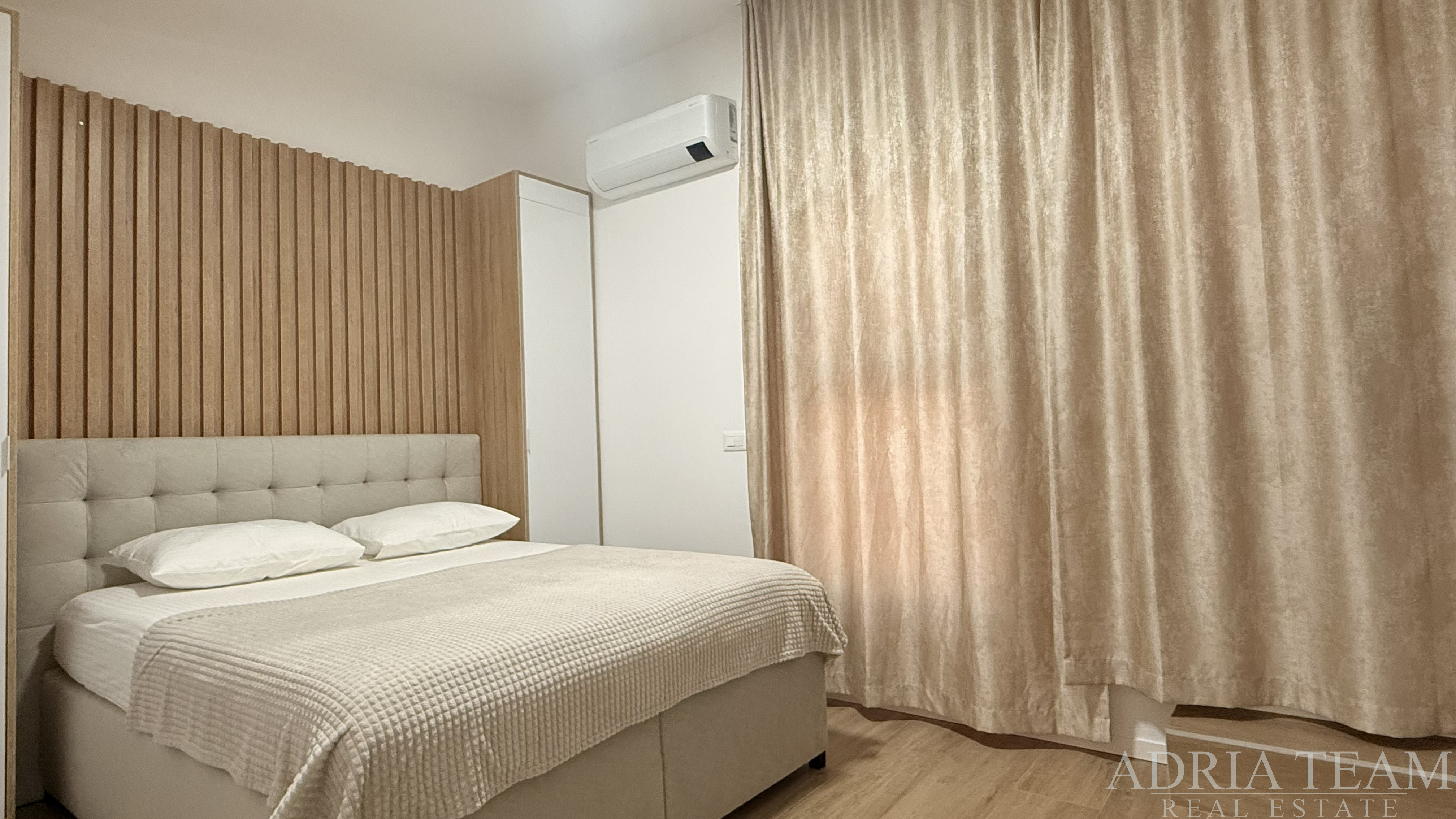 3-POKOJOVÝ APARTMÁN, PRVNÍ ŘADA U MOŘE – POVLJANA, PAG