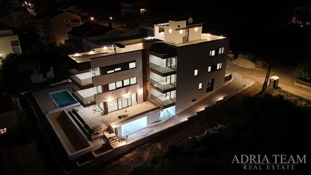 LUXUSNÍ APARTMÁN S2, VZDÁLENÝ 80m OD MORA, NOVOSTAVBA - KOŽINO