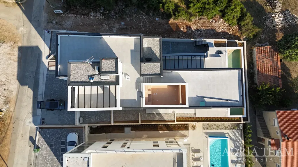 LUXUSNÍ APARTMÁN S4, VZDÁLENÝ 80m OD MORA, NOVOSTAVBA - KOŽINO