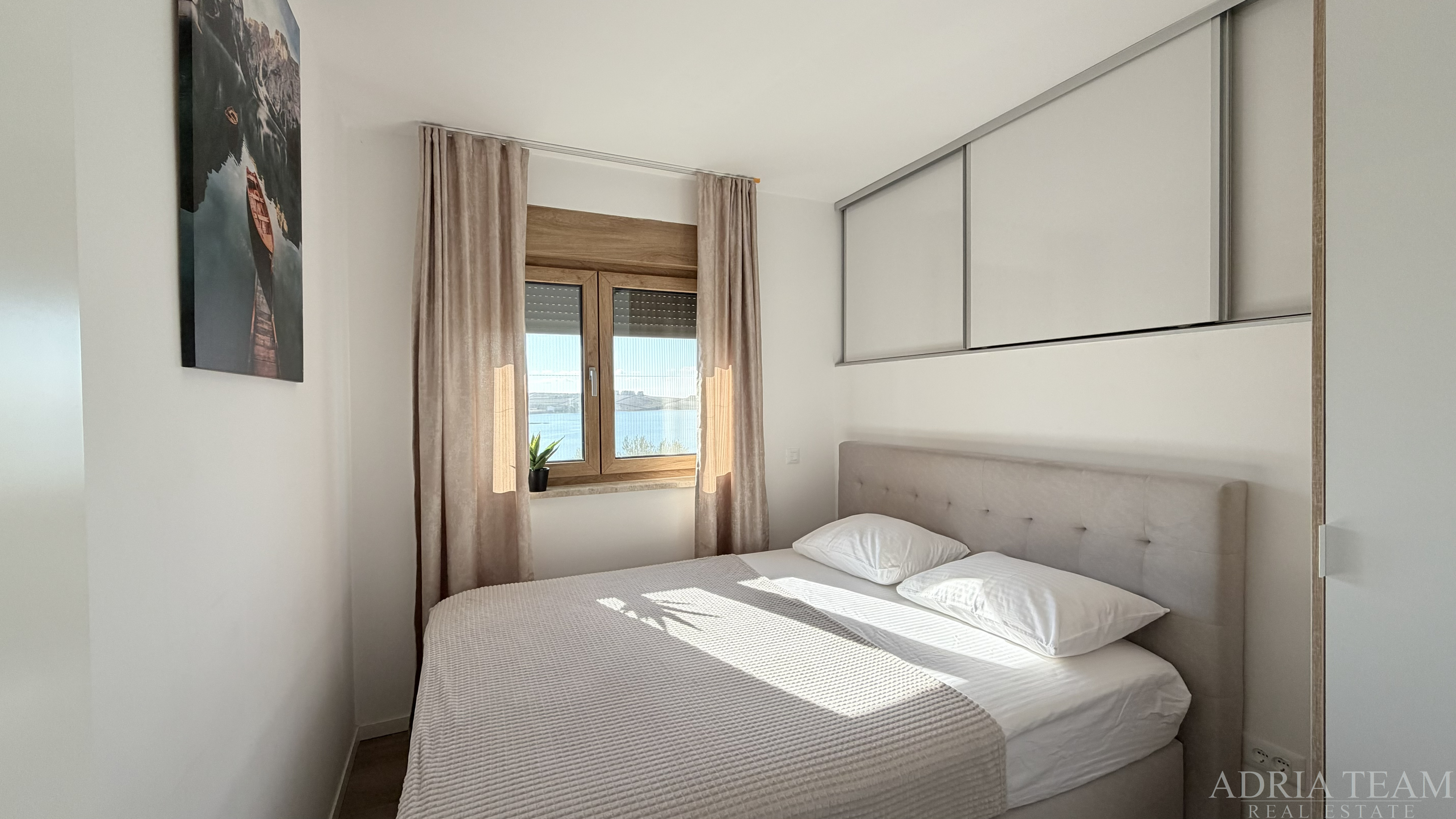 APARTMÁN – 1. PATRO – PRVNÍ ŘADA U MOŘE – VÝHLED NA MOŘE - POVLJANA, PAG