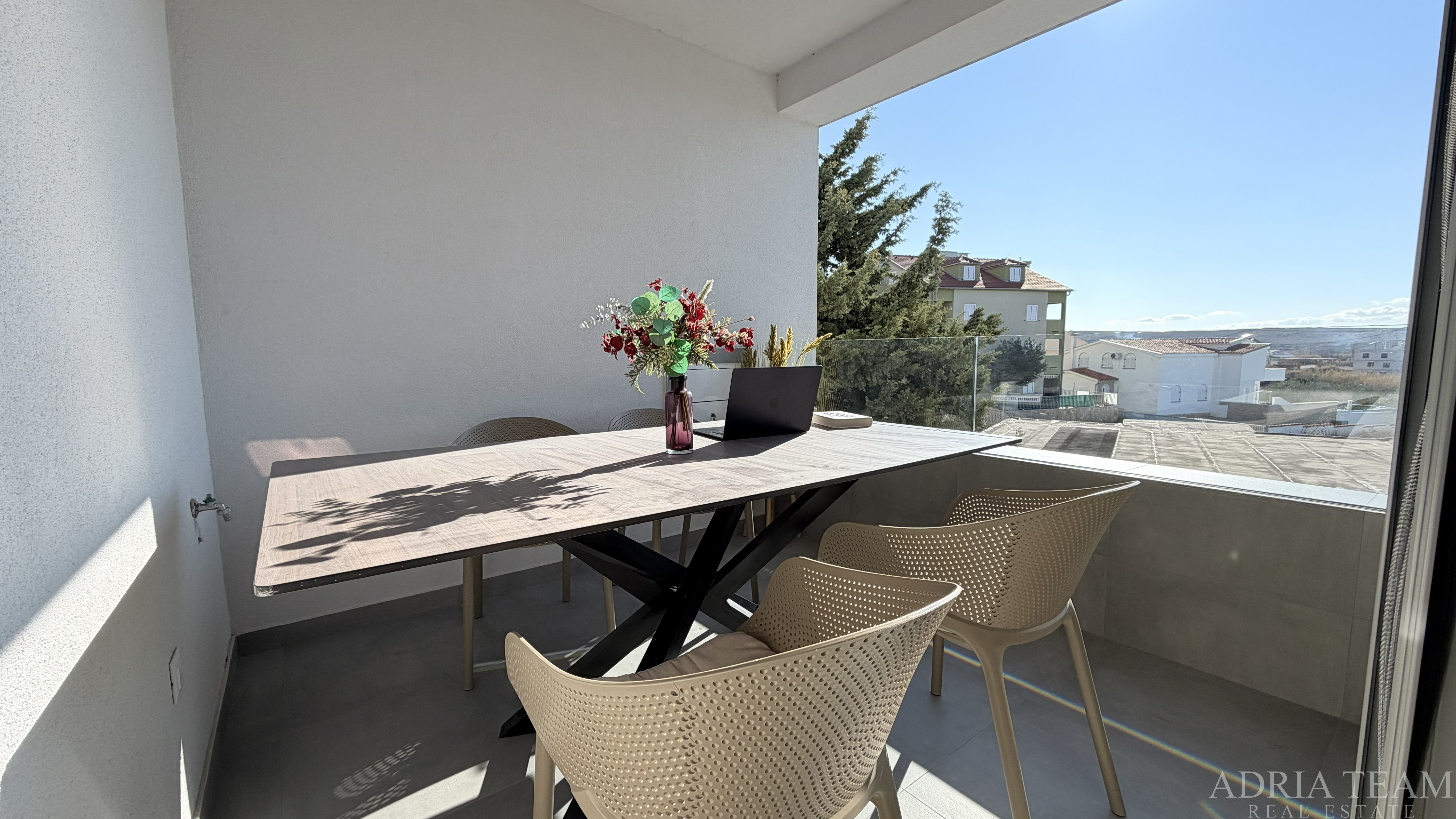 APARTMÁN – 1. PATRO – PRVNÍ ŘADA U MOŘE – VÝHLED NA MOŘE - POVLJANA, PAG