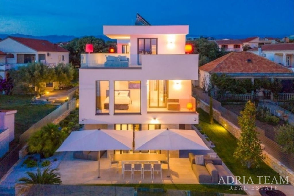 VILA 2 V PRVNÍ ŘADĚ U MOŘE - VRSI