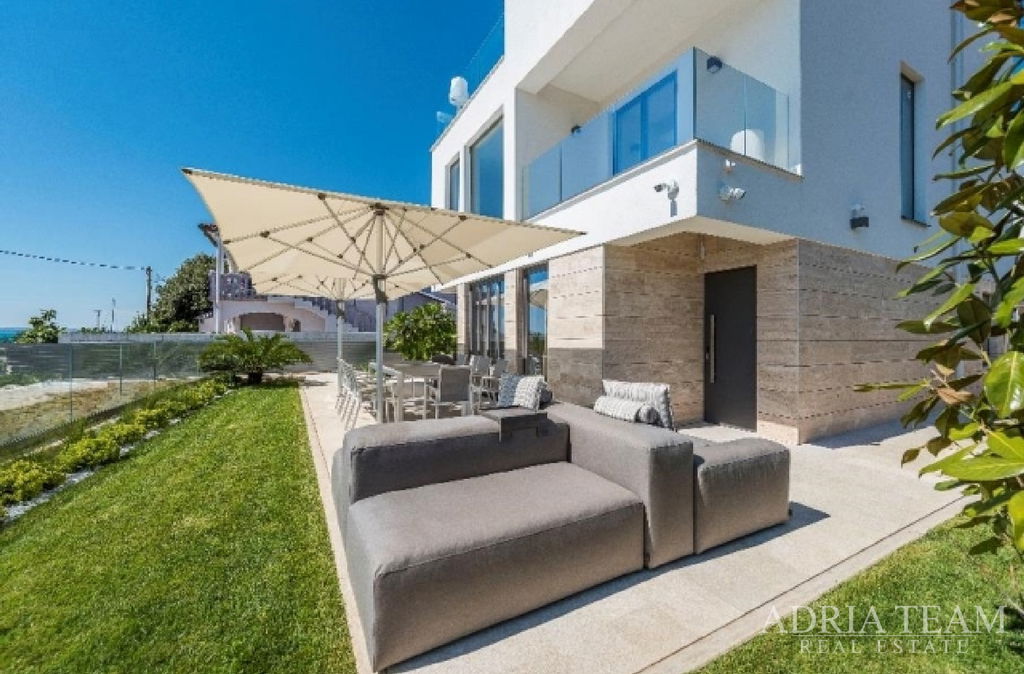 VILA 2 V PRVNÍ ŘADĚ U MOŘE - VRSI