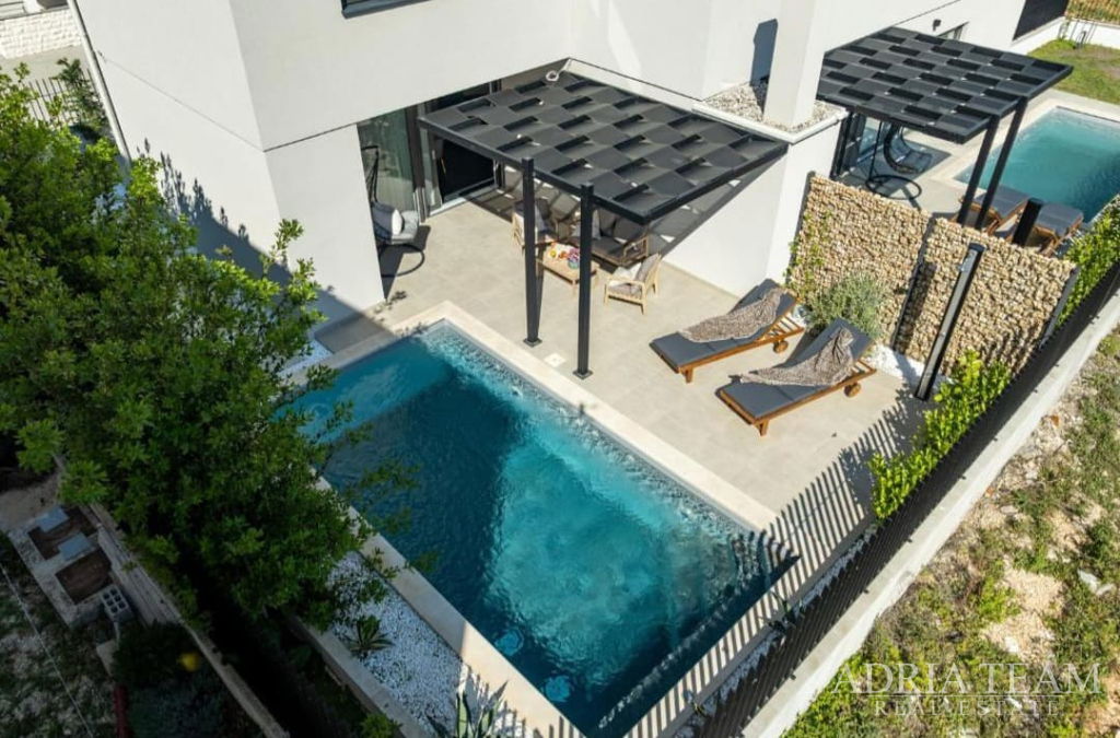 DVOUPODLAŽNÍ APARTMÁN, NOVOSTAVBA, BLÍZKO MOŘE – PRIVLAKA