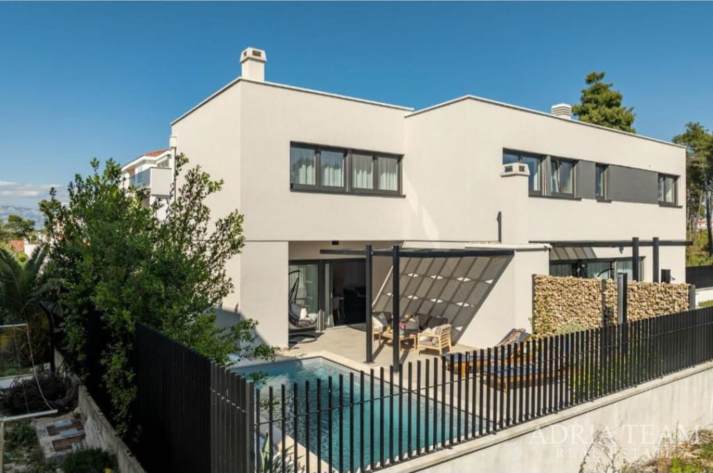 DVOUPODLAŽNÍ APARTMÁN, NOVOSTAVBA, BLÍZKO MOŘE – PRIVLAKA