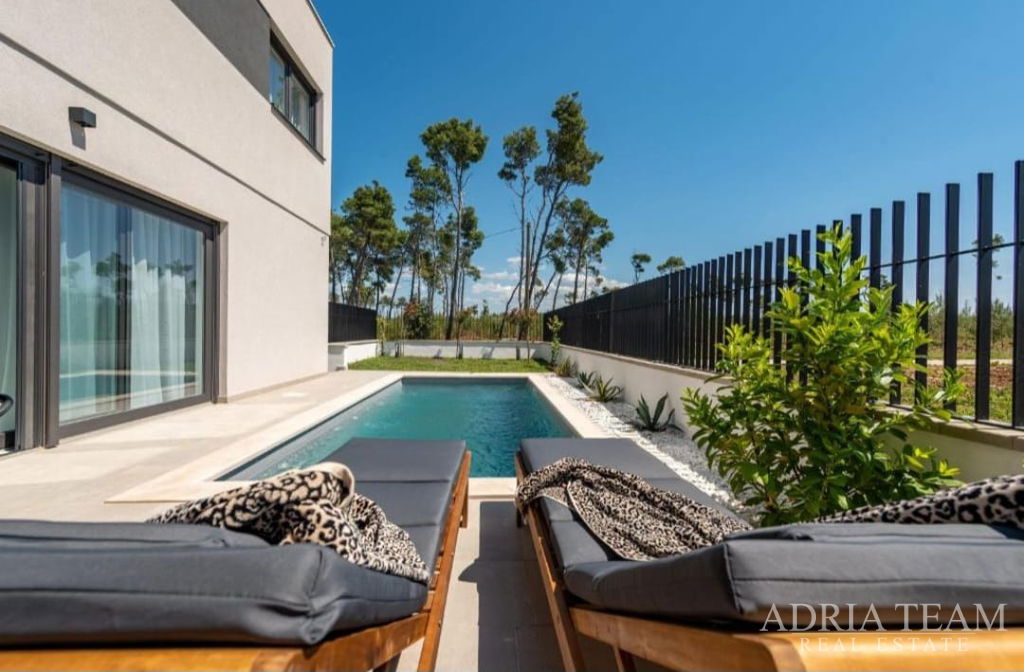 DVOUPODLAŽNÍ APARTMÁN, NOVOSTAVBA, BLÍZKO MOŘE – PRIVLAKA