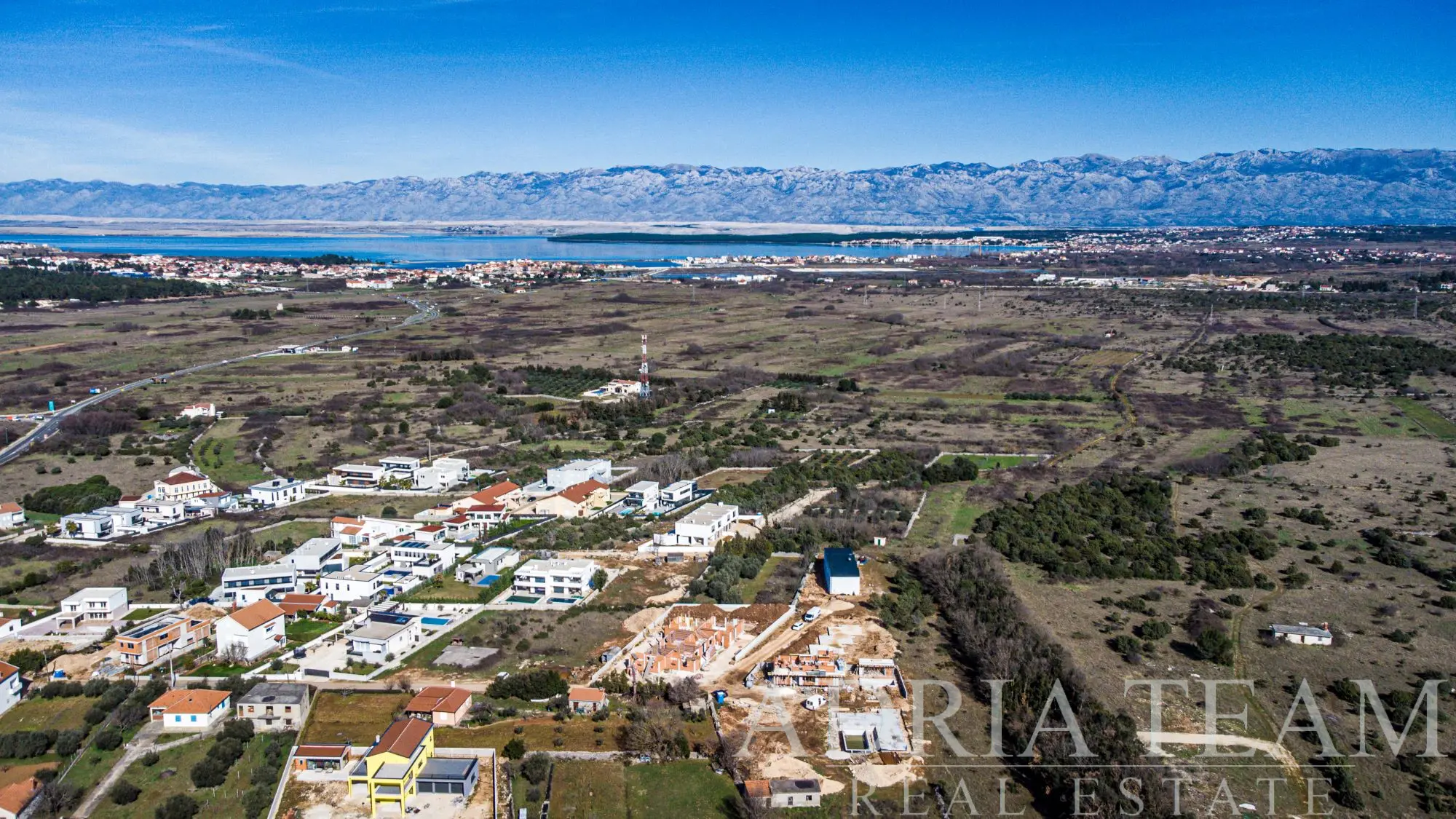 ŘADOVÝ DŮM – NOVOSTAVBA – ZATON, NIN