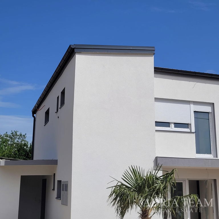 APARTMÁN SE ZAHRADOU, KLIDNÁ A TICHÁ POLOHA - POSEDARJE, ZADAR