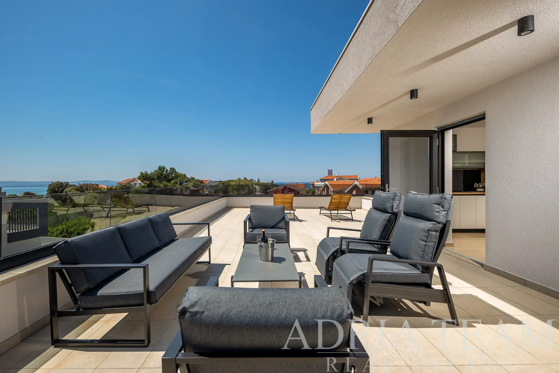 EXKLUZIVNÍ MODERNÍ VILA S BAZÉNEM, 150m OD MOŘE – ZATON, NIN