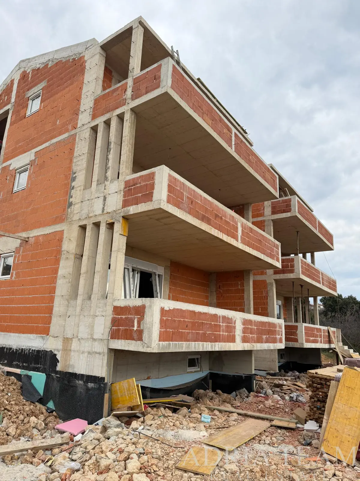 3POKOJOVÝ BYT V PŘÍZEMÍ SE ZAHRADOU – ŠIMUNI, PAG