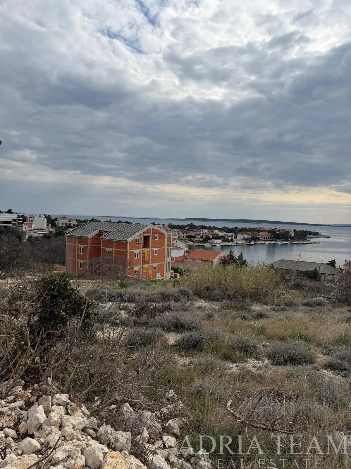 PROSTORNÝ APARTMÁN V PODKROVÍ – ŠIMUNI PAG