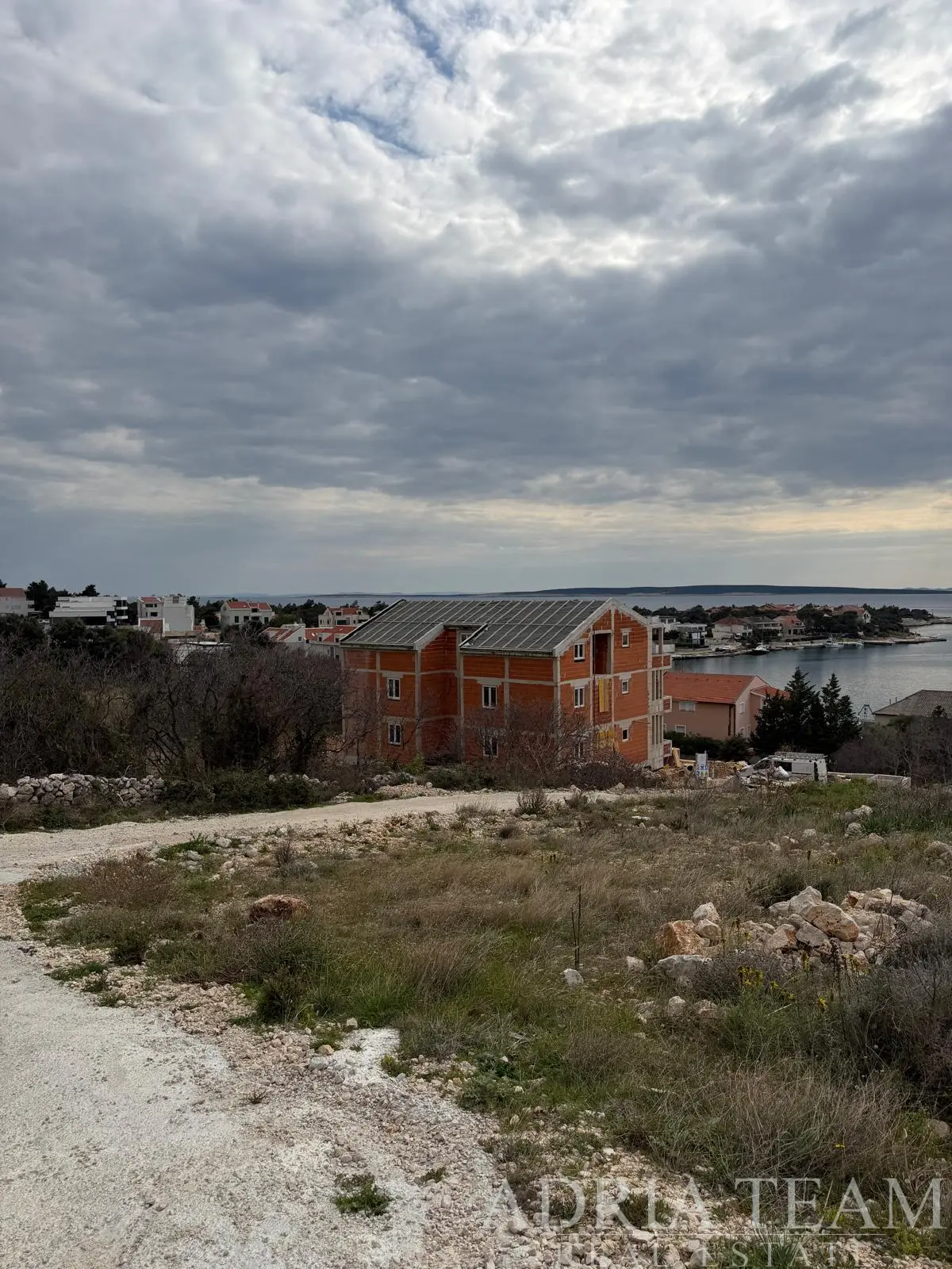 PROSTORNÝ APARTMÁN V PODKROVÍ – ŠIMUNI PAG