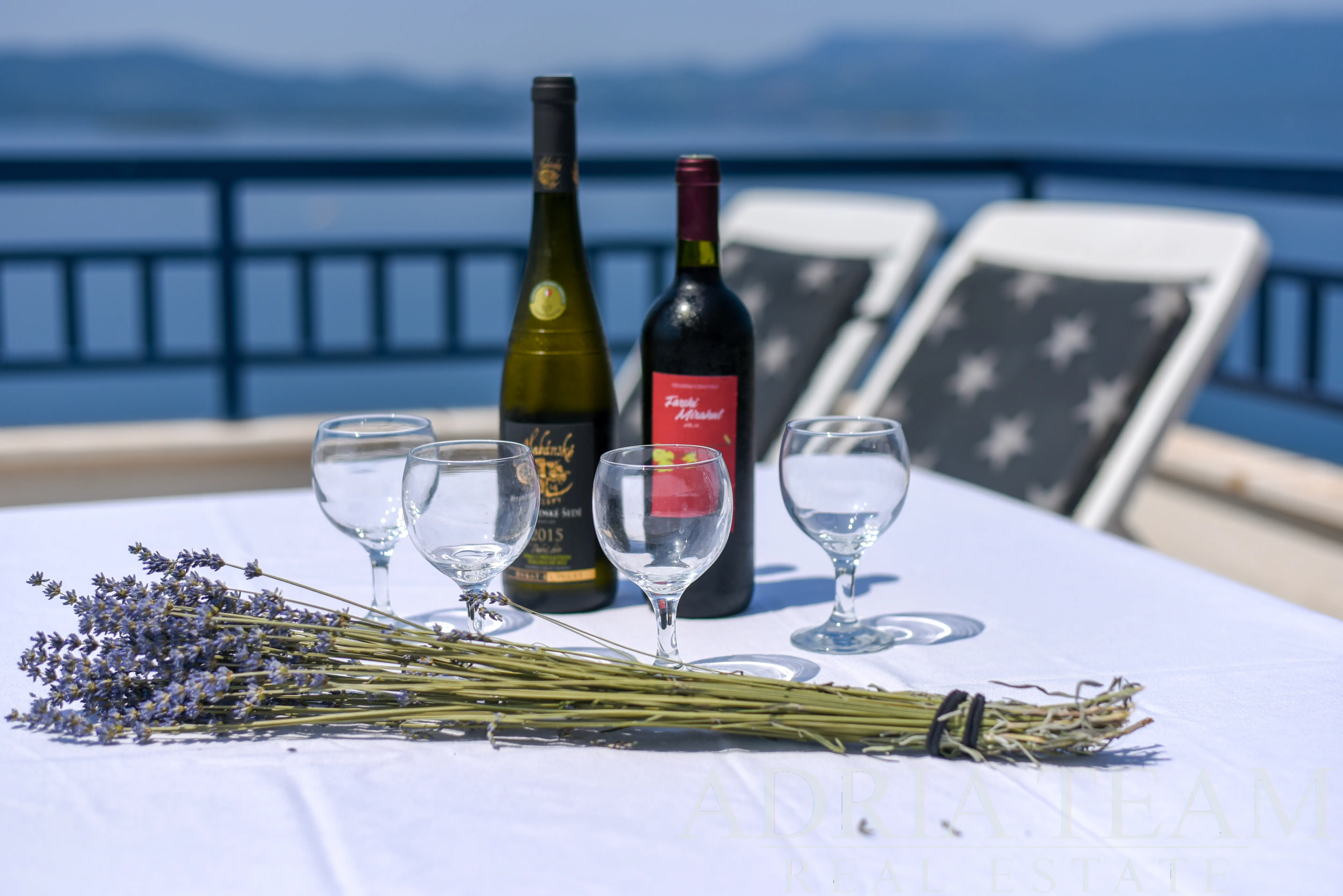 LUXUSNÍ PENTHOUSE SE TŘEMI TERASAMI – 40m OD MOŘE – KOMARNA, SLIVNO