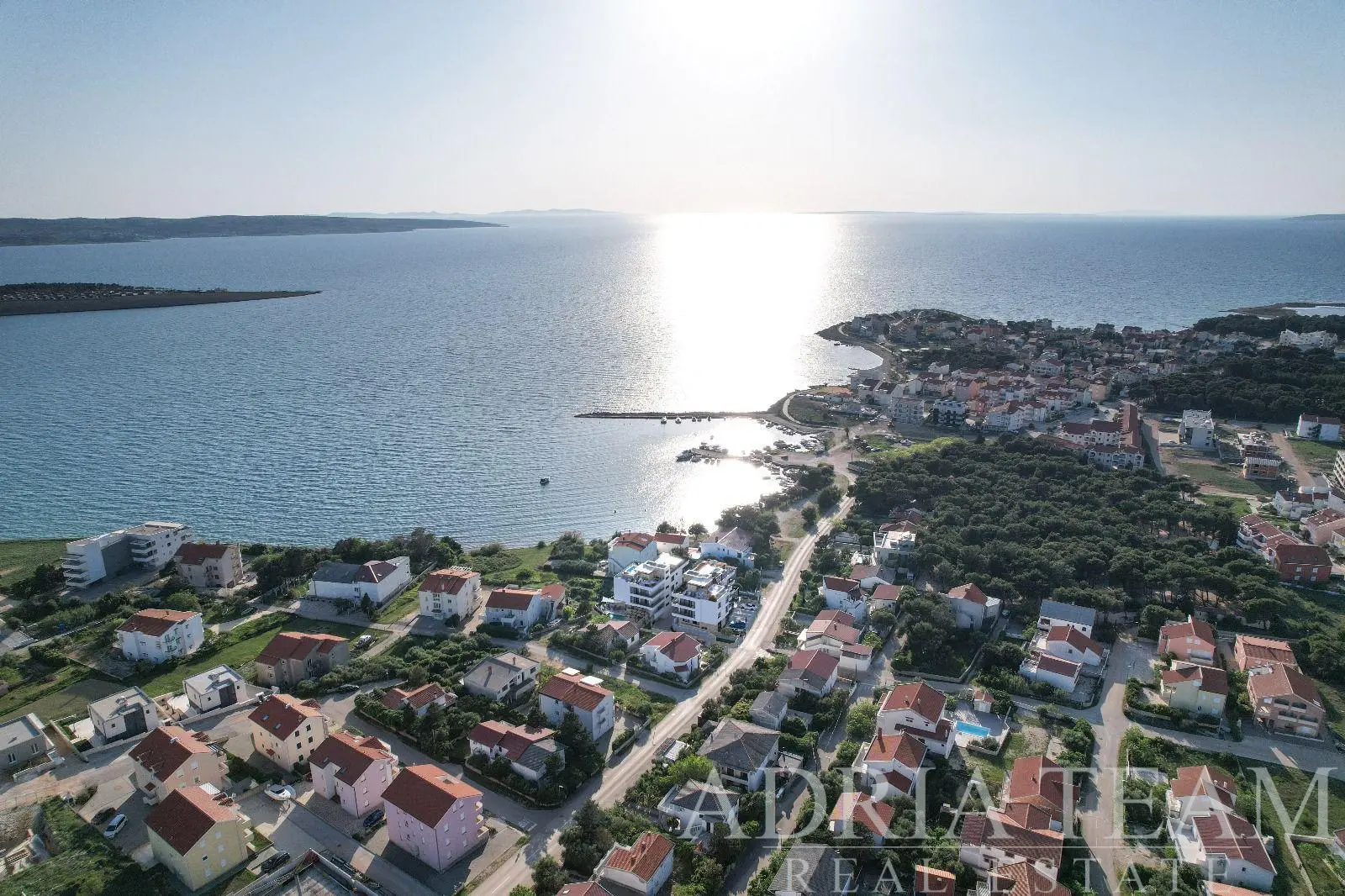 APARTMÁN V NOVOSTAVBĚ – 60m OD MOŘE – POVLJANA, PAG
