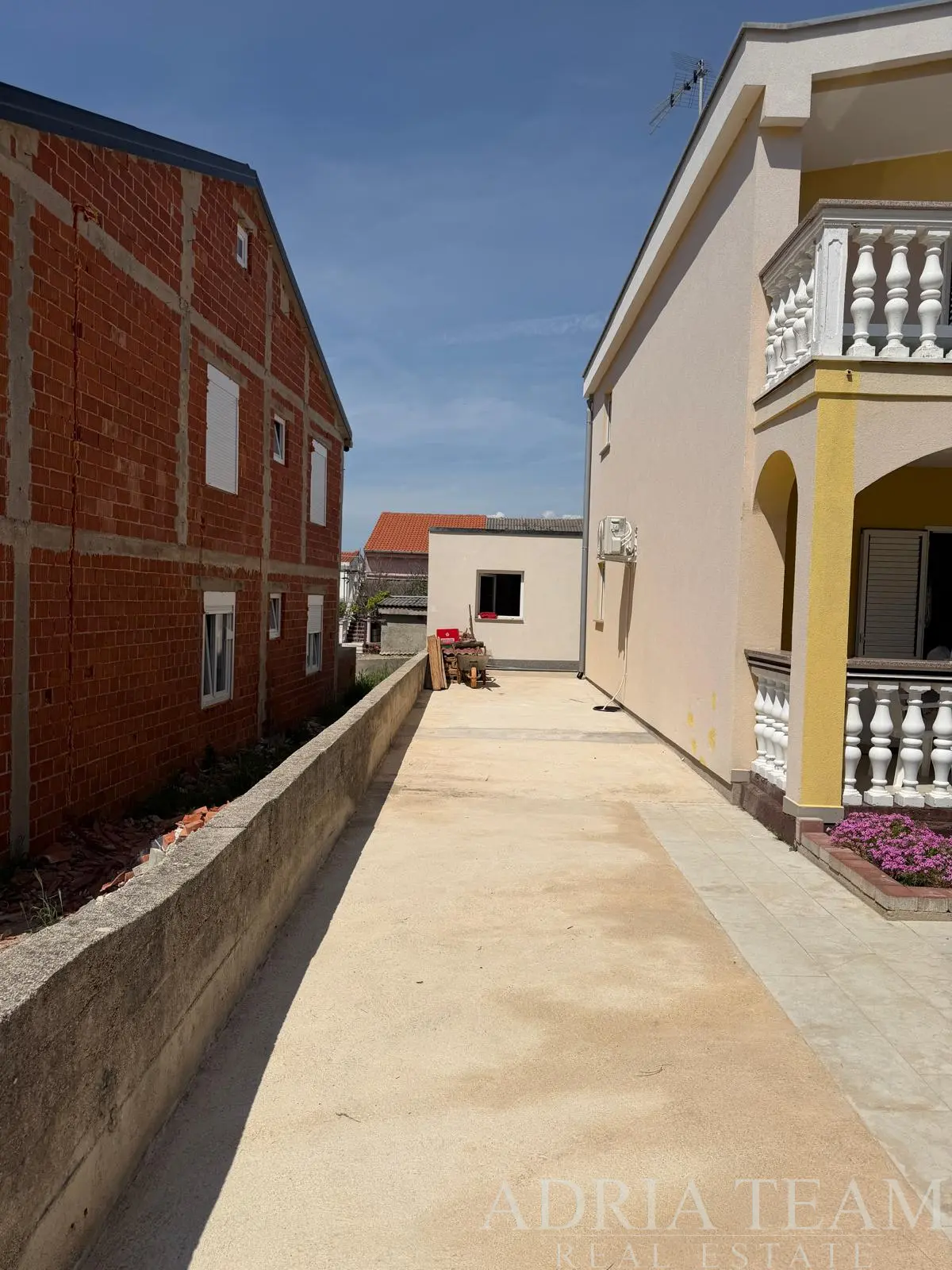 DŮM S DALŠÍM APARTMÁNEM – POVLJANA, OSTROV PAG