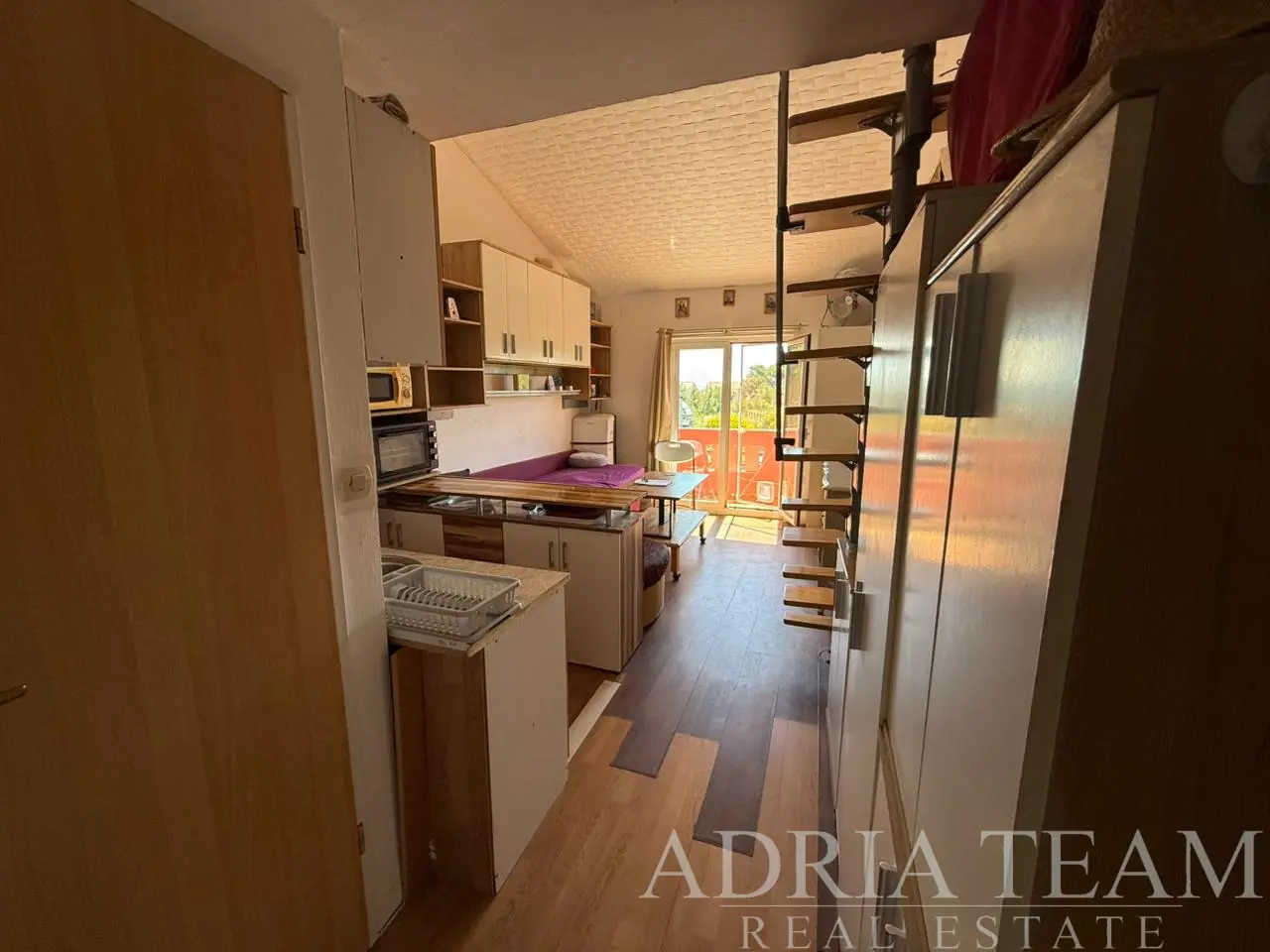 APARTMÁN 200 M OD MOŘE NA OSTROVĚ VIR – SKVĚLÁ INVESTICE I MÍSTO K ODPOČINKU