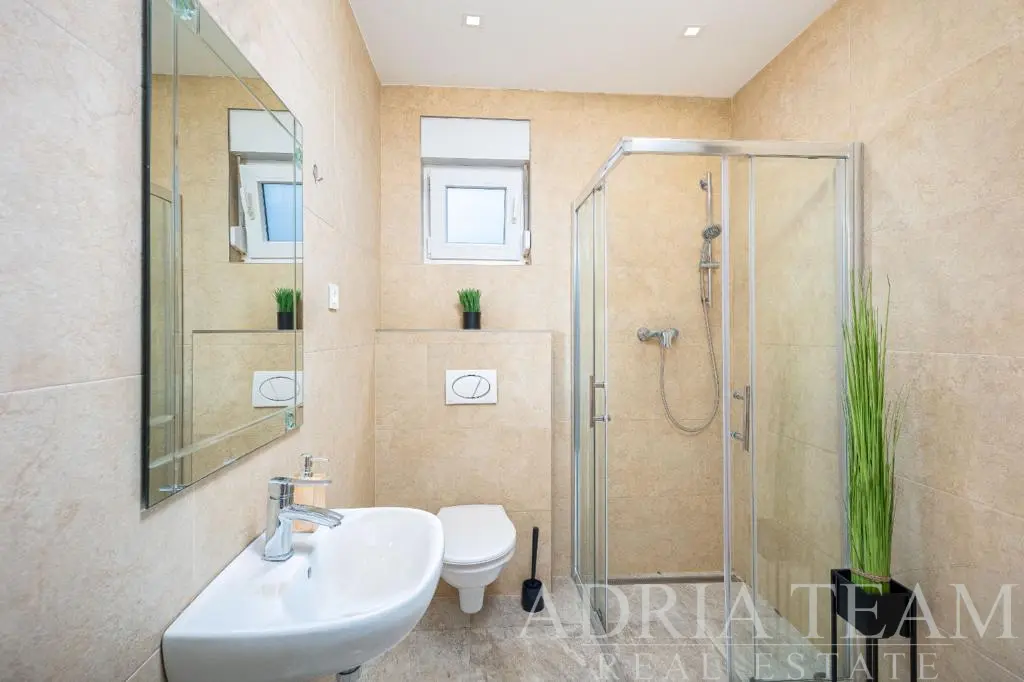 PENTHOUSE DRUHÁ ŘADA OD MOŘE – STARA POVLJANA, PAG