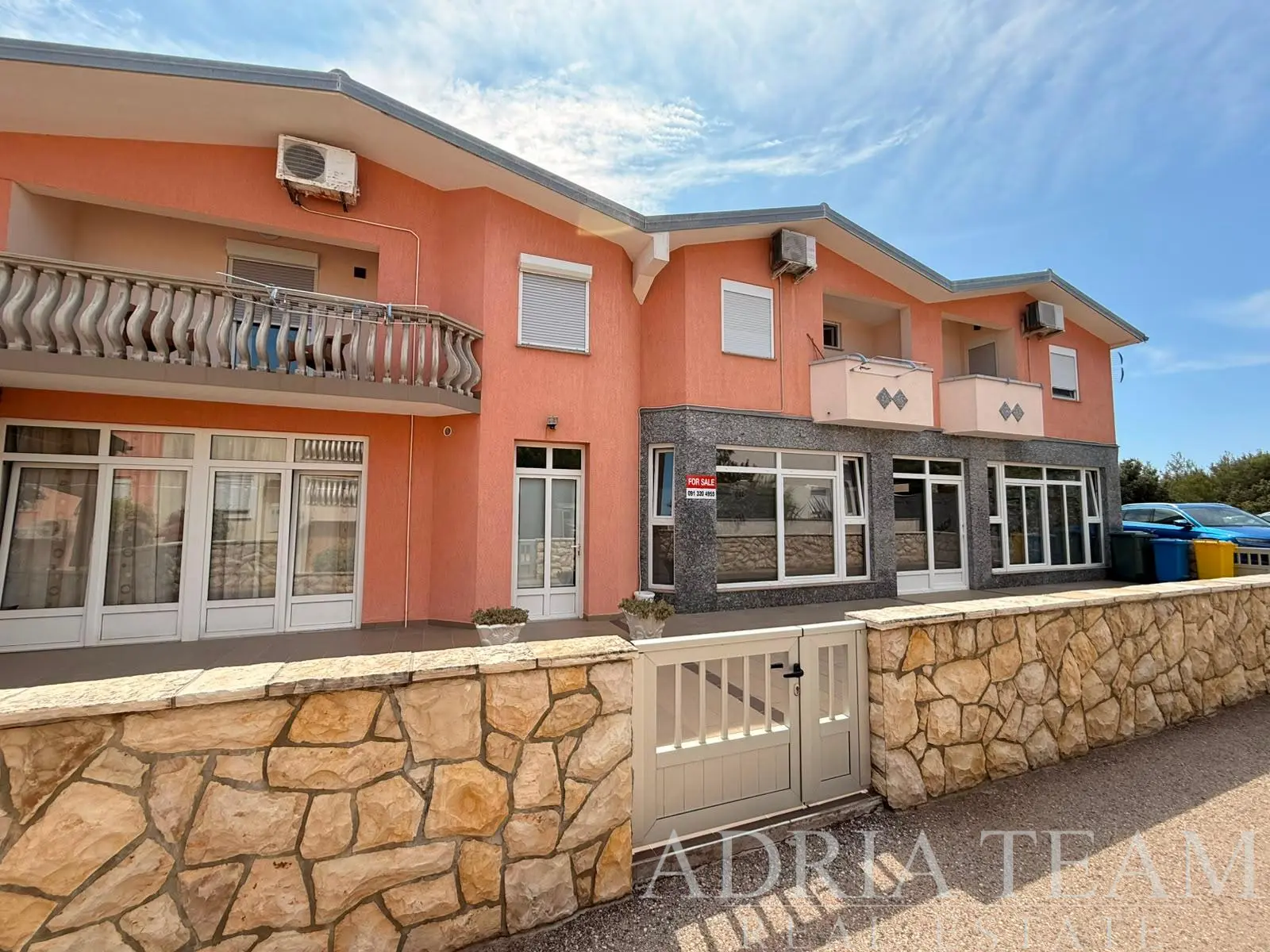PROSTORNÝ APARTMÁNOVÝ DŮM SE 7 APARTMÁNY A GARÁŽÍ – VIR