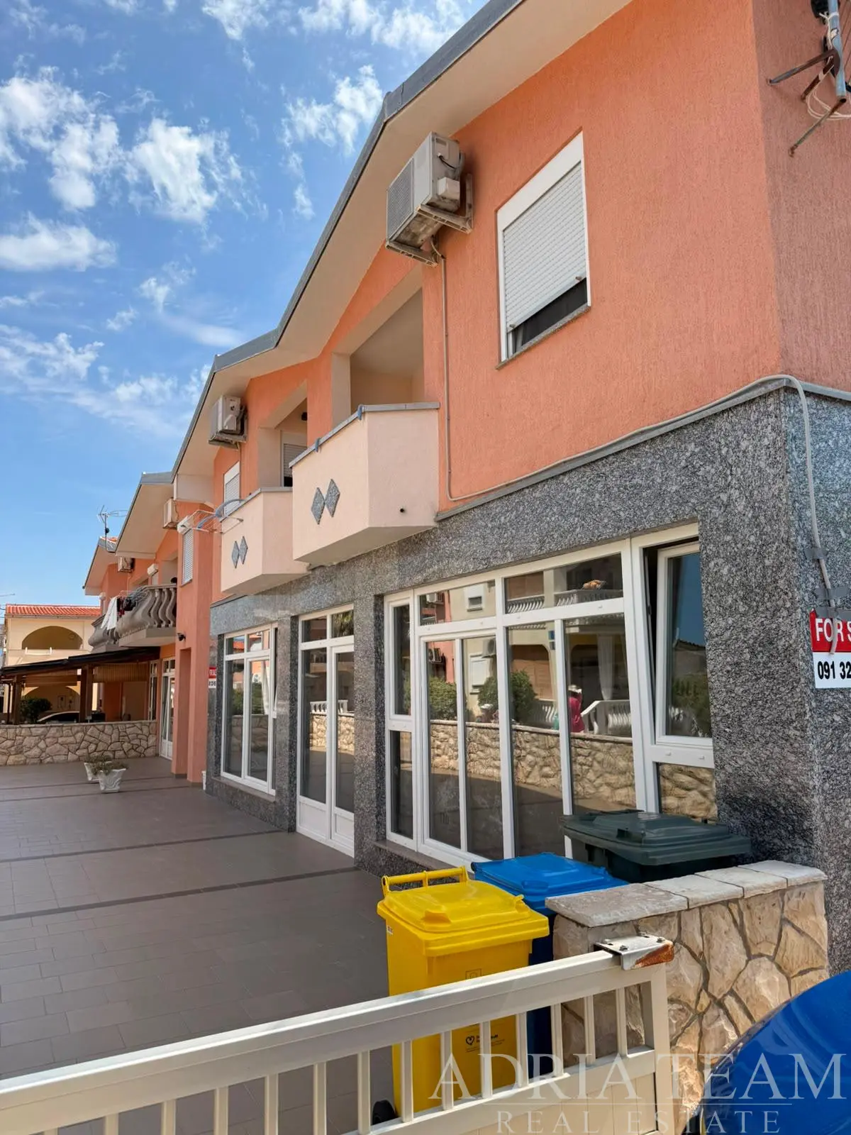 PROSTORNÝ APARTMÁNOVÝ DŮM SE 7 APARTMÁNY A GARÁŽÍ – VIR