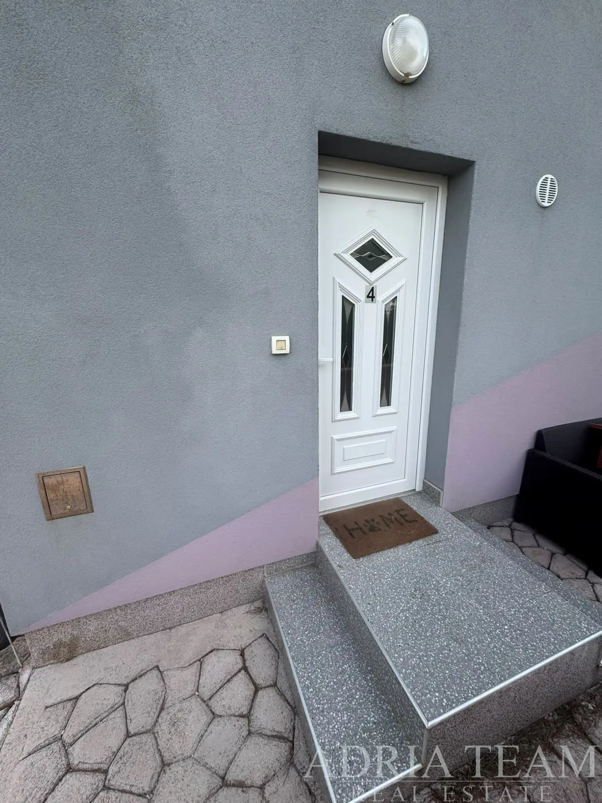 TŘÍPOKOJOVÝ APARTMÁN S VLASTNÍ ZAHRADOU  – OSTROV VIR