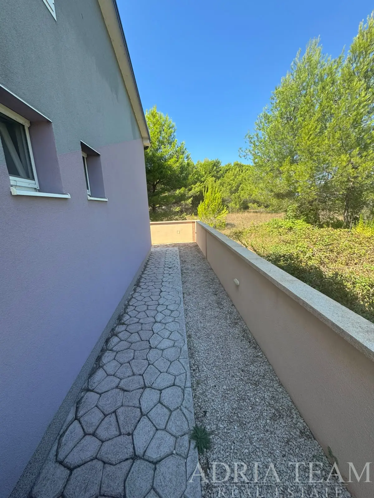 TŘÍPOKOJOVÝ APARTMÁN S VLASTNÍ ZAHRADOU  – OSTROV VIR