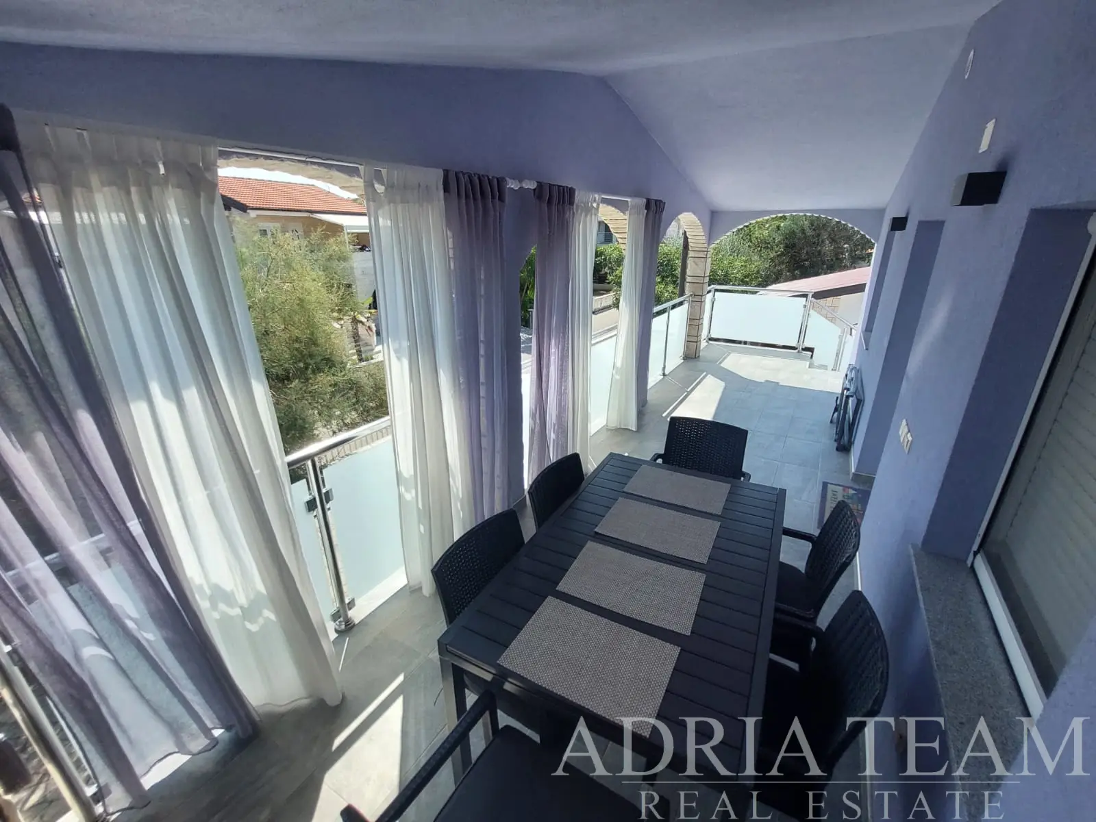 APARTMÁNOVÝ DŮM SE 4 APARTMÁNY, 40 M OD MOŘE – VIR