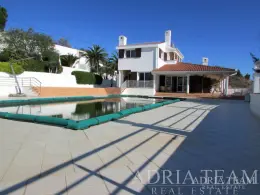 LUXUSNÍ VILA S BAZÉNEM – RAŽANAC nemovitost na prodej