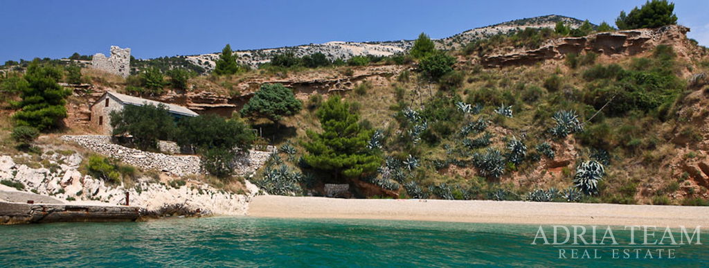 ZEMĚDĚLSKÝ POZEMEK – OSTROV BRAČ