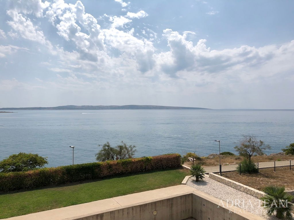 LUXUSNÍ APARTMÁN S PANORAMATICKÝM VÝHLEDEM – POVLJANA, PAG