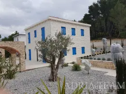 LUXUSNÍ KAMENNÁ VILA S BAZÉNEM – PAŠMAN nemovitost na prodej