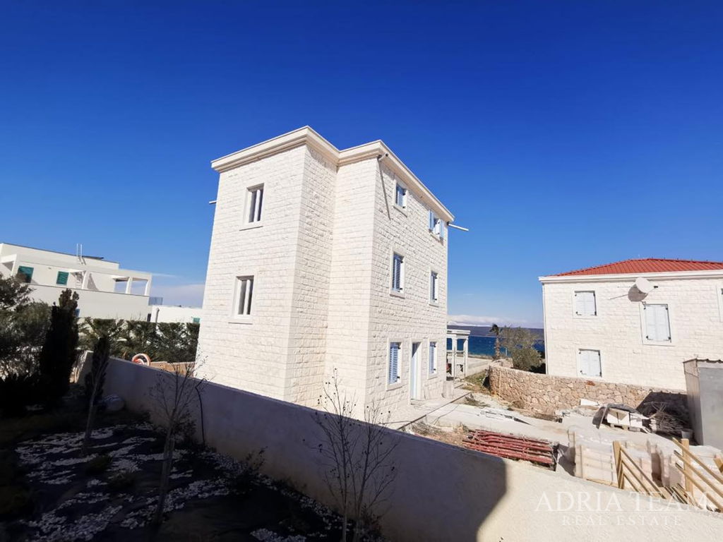 LUXUSNÍ KAMENNÁ VILA S BAZÉNEM – PAŠMAN