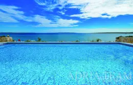 LUXUSNÍ VILA, 5 m OD MOŘE – KOŠLJUN, PAG nemovitost na prodej