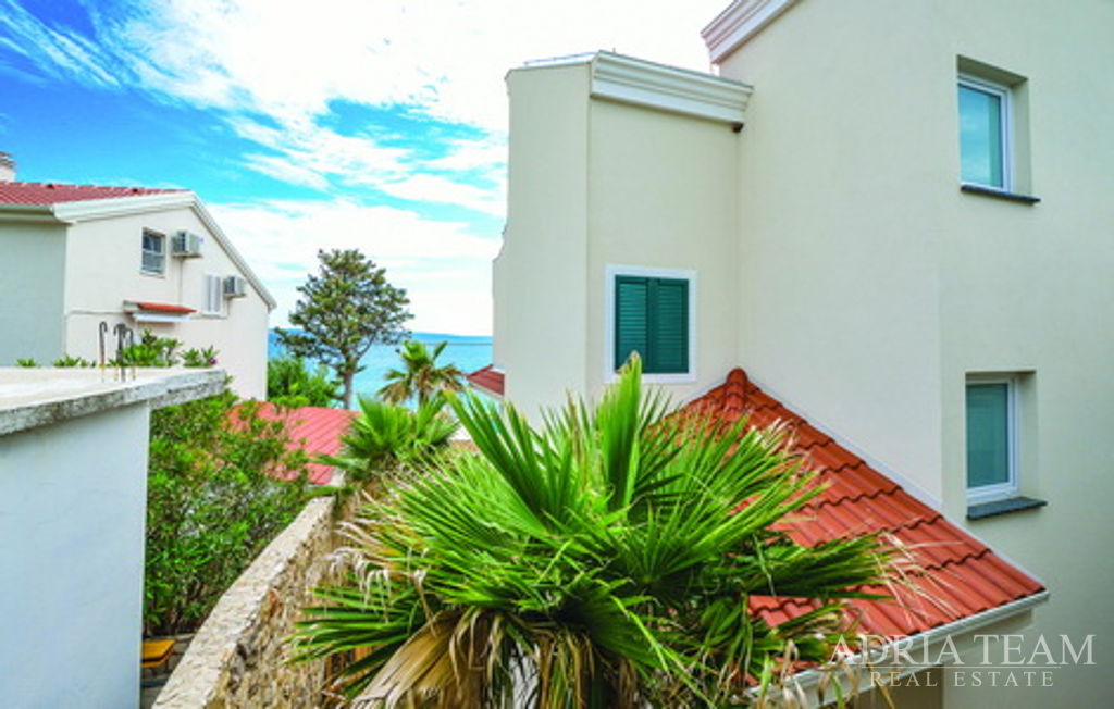LUXUSNÍ VILA, 5 m OD MOŘE – KOŠLJUN, PAG