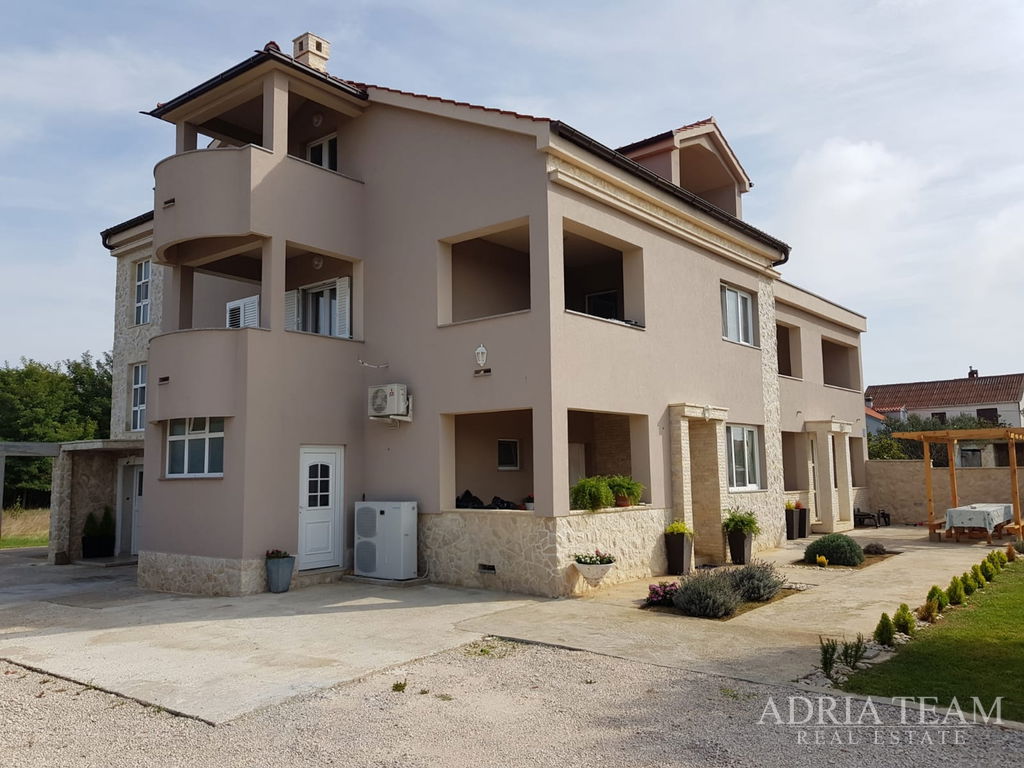 APARTMÁNOVÝ DŮM SE 7 APARTMÁNY – PRIVLAKA