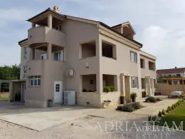 APARTMÁNOVÝ DŮM SE 7 APARTMÁNY – PRIVLAKA nemovitost na prodej