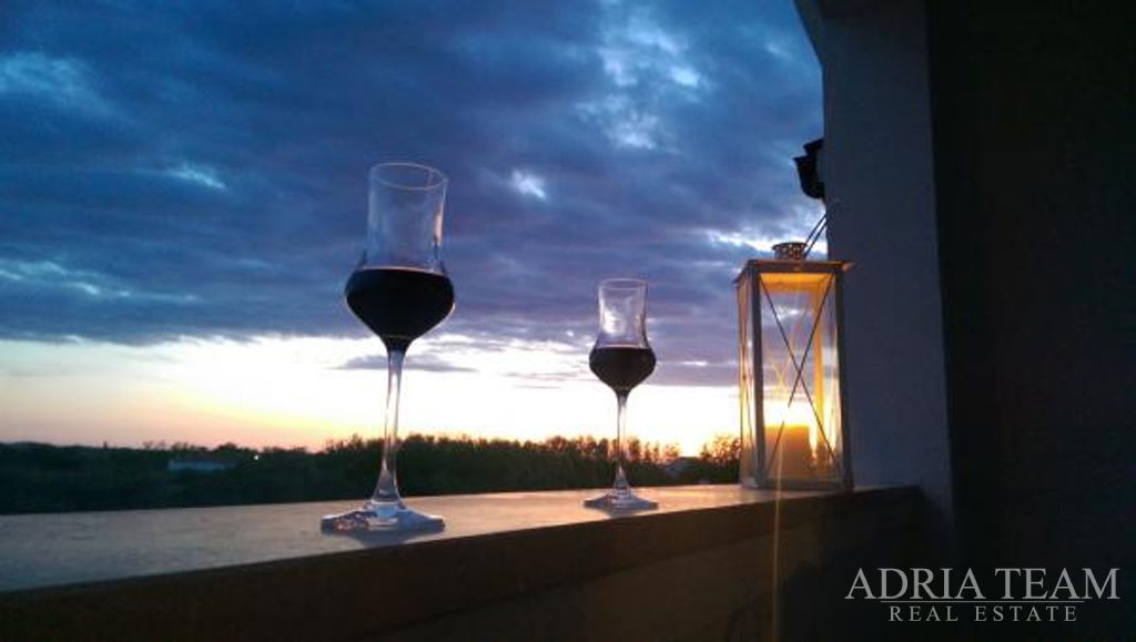 APARTMÁNOVÝ DŮM SE 7 APARTMÁNY – PRIVLAKA