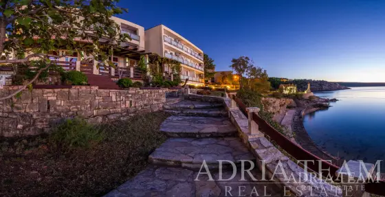 INVESTIČNÍ PROJEKT HOTELU S PLATNÝM STAVEBNÍM POVOLENÍM – NOVIGRAD nemovitost na prodej