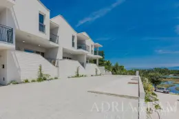 ŘADOVÝ DŮM, 50 m OD MOŘE, VÝBORNÁ POLOHA, NIN – ZATON nemovitost na prodej