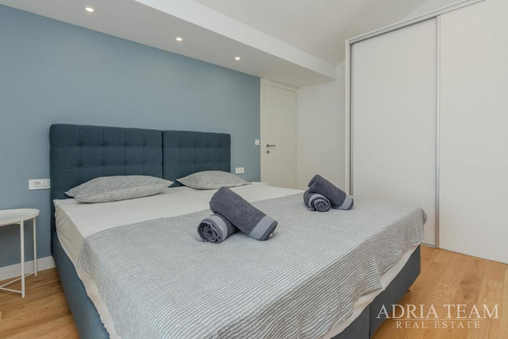 ŘADOVÝ DŮM, 50 m OD MOŘE, VÝBORNÁ POLOHA, NIN – ZATON