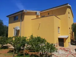 2 DOMY S VELKOU ZAHRADOU, 230 m OD PLÁŽE - UGLJAN nemovitost na prodej